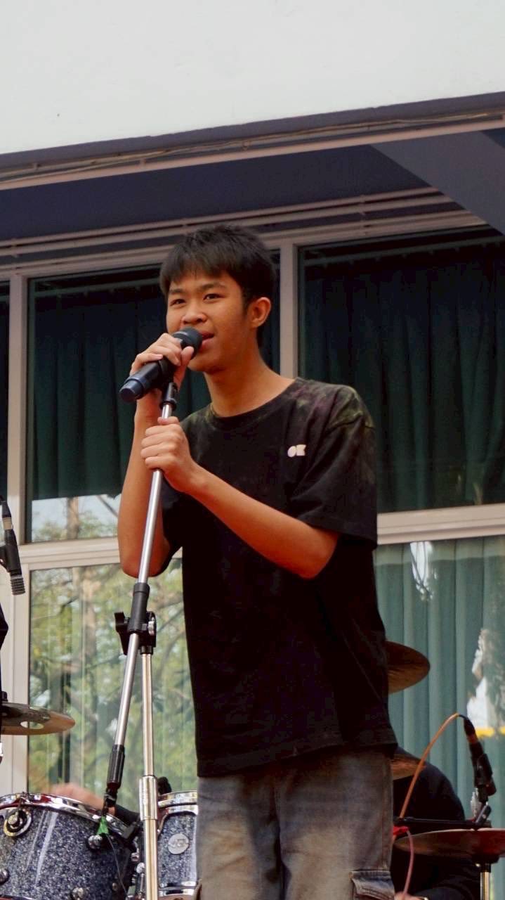 Vocalist 2